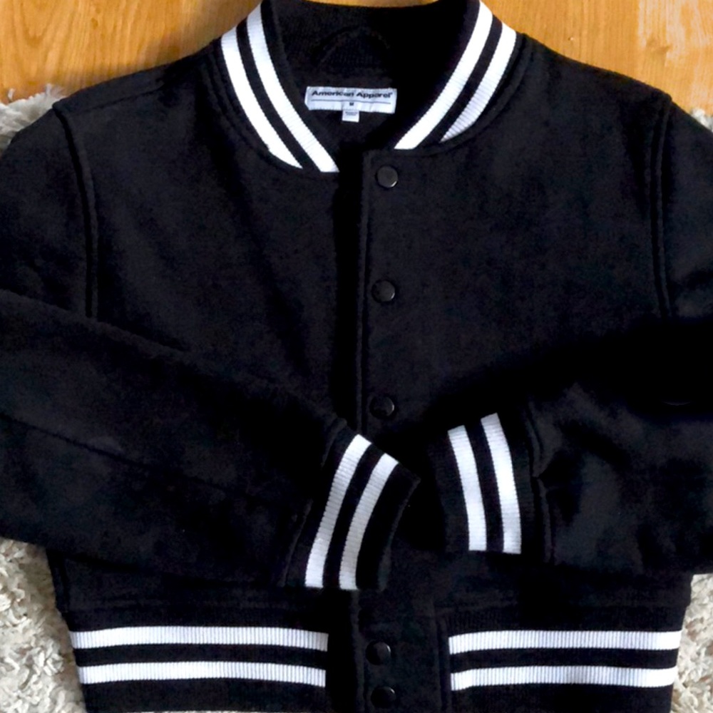 American Apparel NWOT
Cropped Bomber style Jacket.